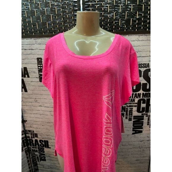 Reebok Plus 2X Pink Logo Scoop Neck Step-Hem Short Sleeve Top - Picture 2 of 6